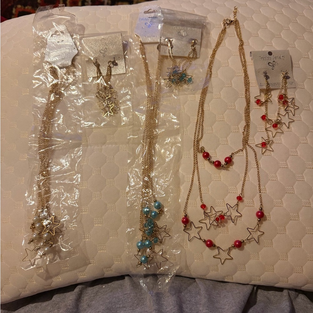 Chic Gold Star Necklace Set with Red and Turquoise Beads
